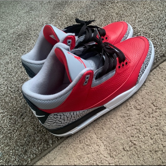 Red cement 3’s - Picture 2 of 4